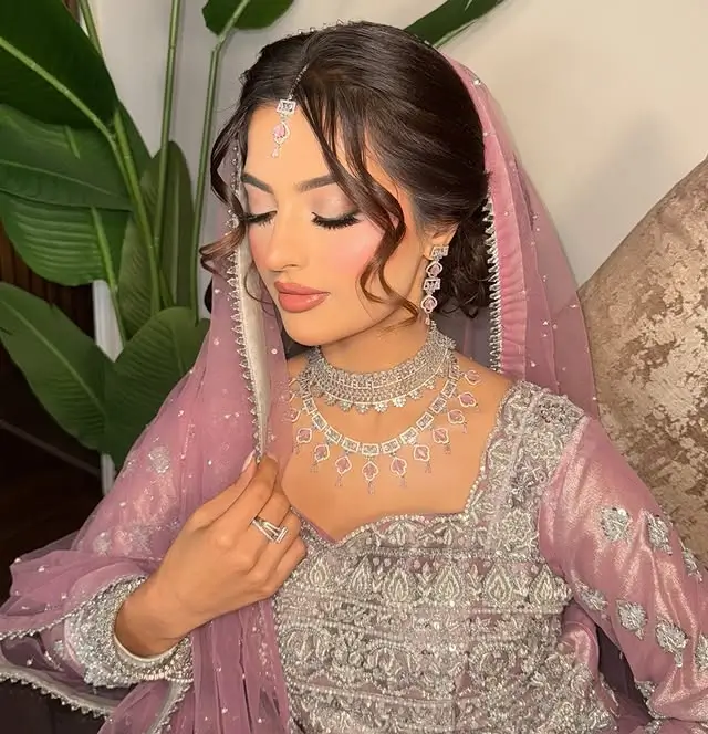 Walima jewelry for bride – premium artificial bridal jewelry set with Kundan detailing for Pakistani wedding, available for online shopping in Pakistan and worldwide delivery