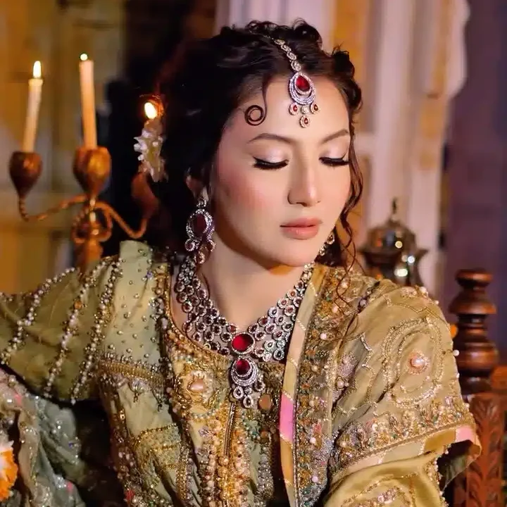 Indian Jewellery For Mehandi – designer artificial kundan bridal set for mehndi function, lightweight and elegant wedding jewelry for online shopping in Pakistan and worldwide shipping