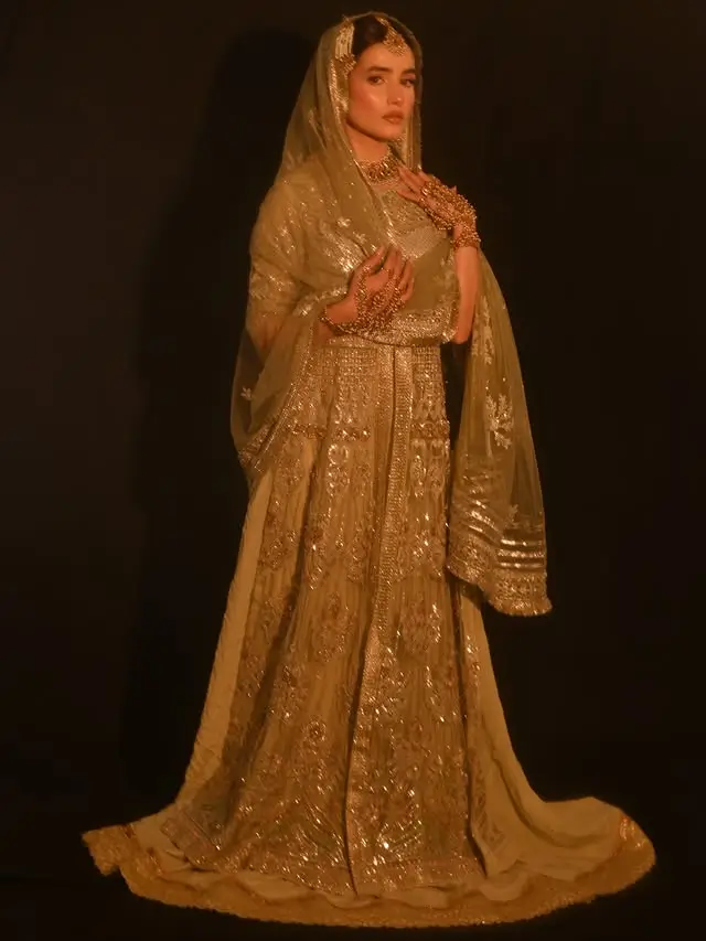 Elegant Nikkah outfit with matching Nikkah jewelry bridal set for Muslim wedding online shopping Pakistan