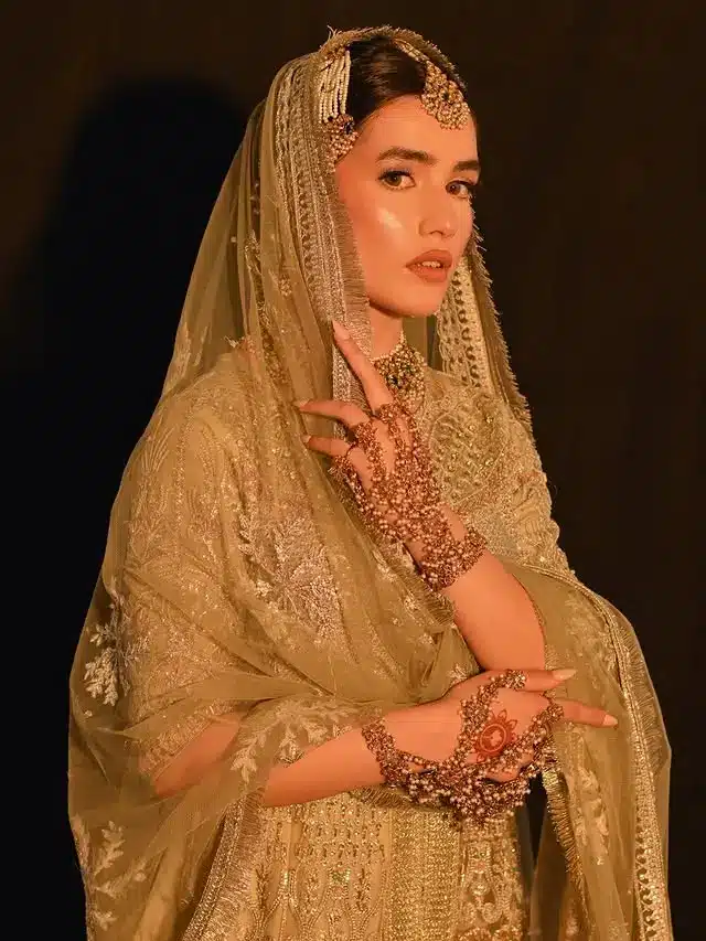 Elegant Nikkah outfit with matching Nikkah jewelry bridal set for Muslim wedding online shopping Pakistan