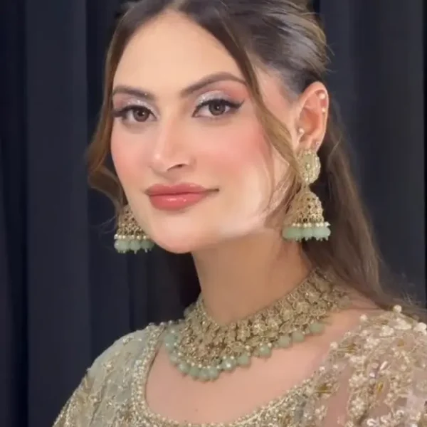Bridal jewellery set for brides online shopping in Pakistan – luxury artificial bridal jewellery set with Kundan necklace, earrings, tikka and handcrafted wedding jewellery design worldwide delivery