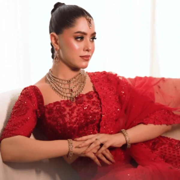 Bridal jewellery design with layered choker and earrings